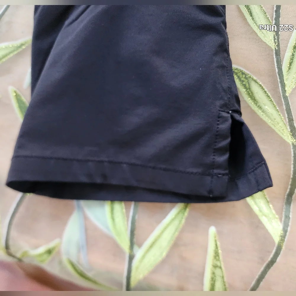 Fjallraven Black Capris for Versatile Wear - Picture 8 of 10